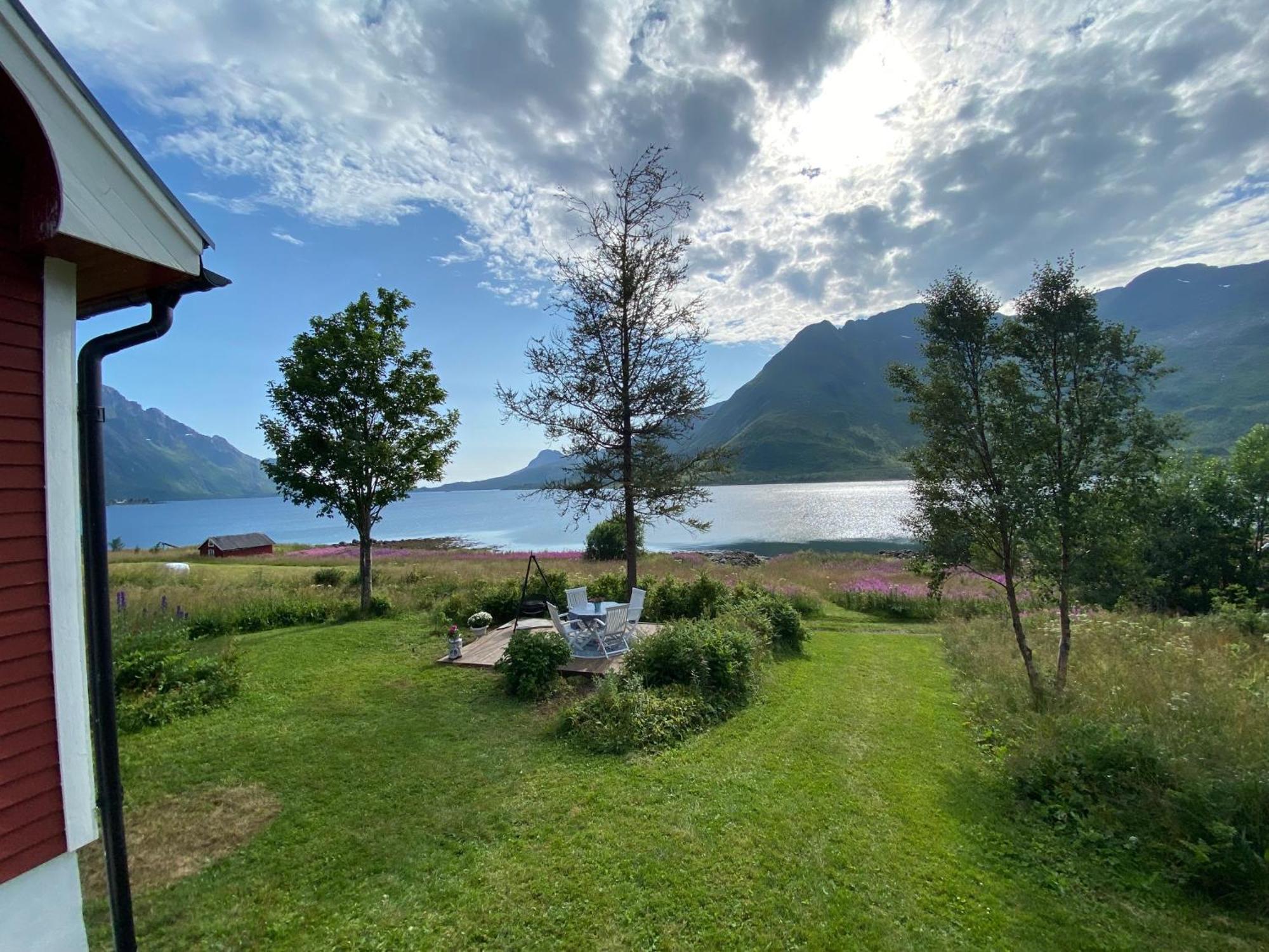 Unique And Charming House At The Foot Of Lofoten'S Highest Mountain Svolvaer Exterior photo
